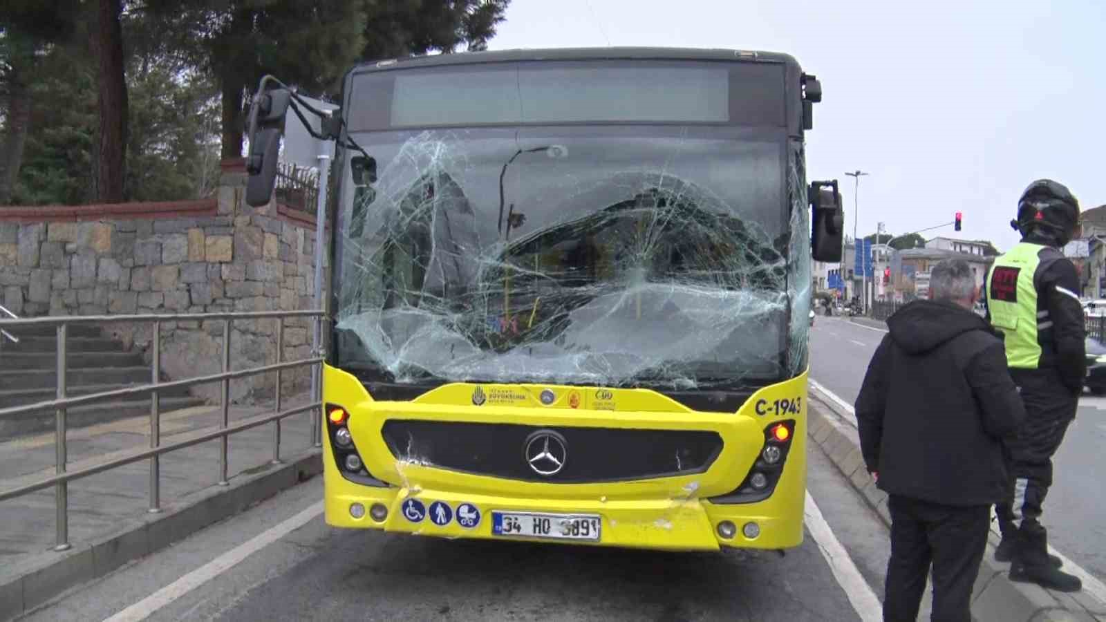 uskudarda iki iett otobusu carpisti 2 Bdayk9ve