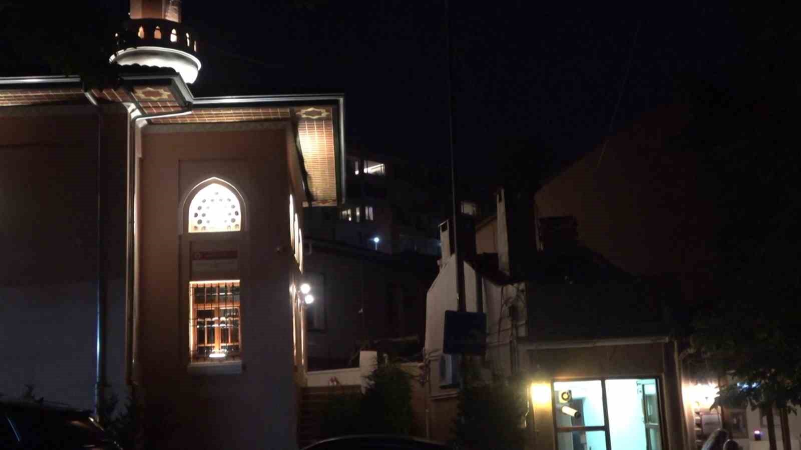 Üsküdar’da Kandilli Camii’nin yanındaki alkollü mekan tepkilerin odağında 5 uskudarda kandilli camiinin yanindaki alkollu mekan tepkilerin odaginda 1 MW8jtsyD