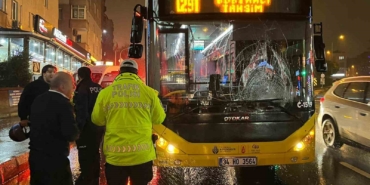 uskudarda-kirmizi-isikta-gecen-yayaya-iett-otobusu-carpti-jQXREX1e.jpg