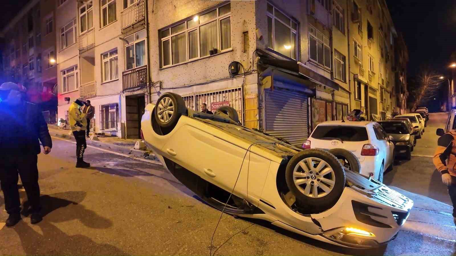 uskudarda kontrolden cikan otomobil iki araca carparak takla atti 1 Pj1w2Oke