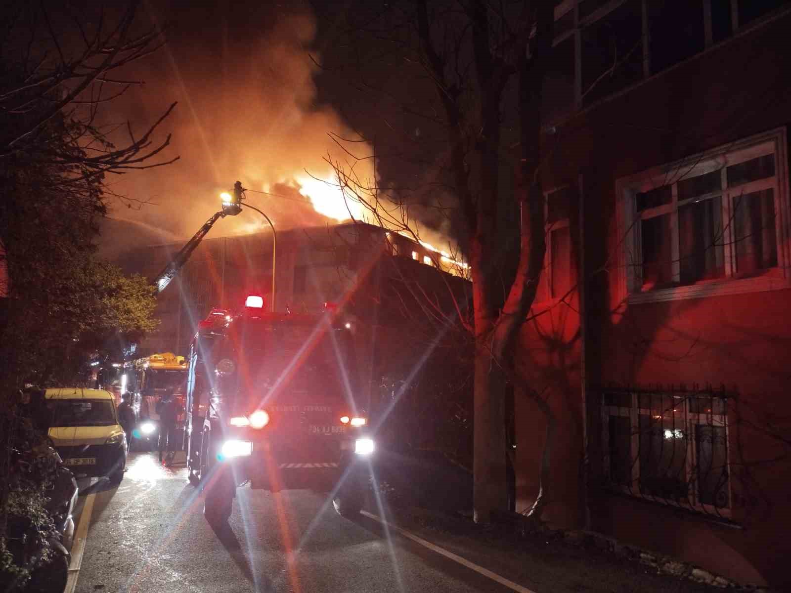 uskudarda korkutan yangin 1 NCG2sF3S