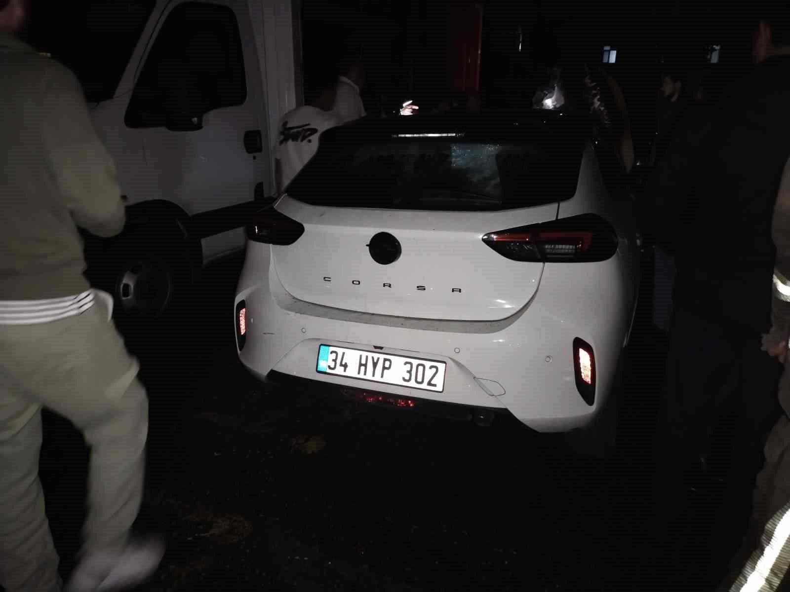 Üsküdar’da park halindeki üç araç yandı 4 uskudarda park halindeki uc arac yandi 0 lKXmVSaS