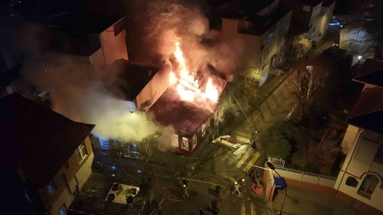 uskudarda tarihi metruk binalarda yangin 0 RN8ySflB