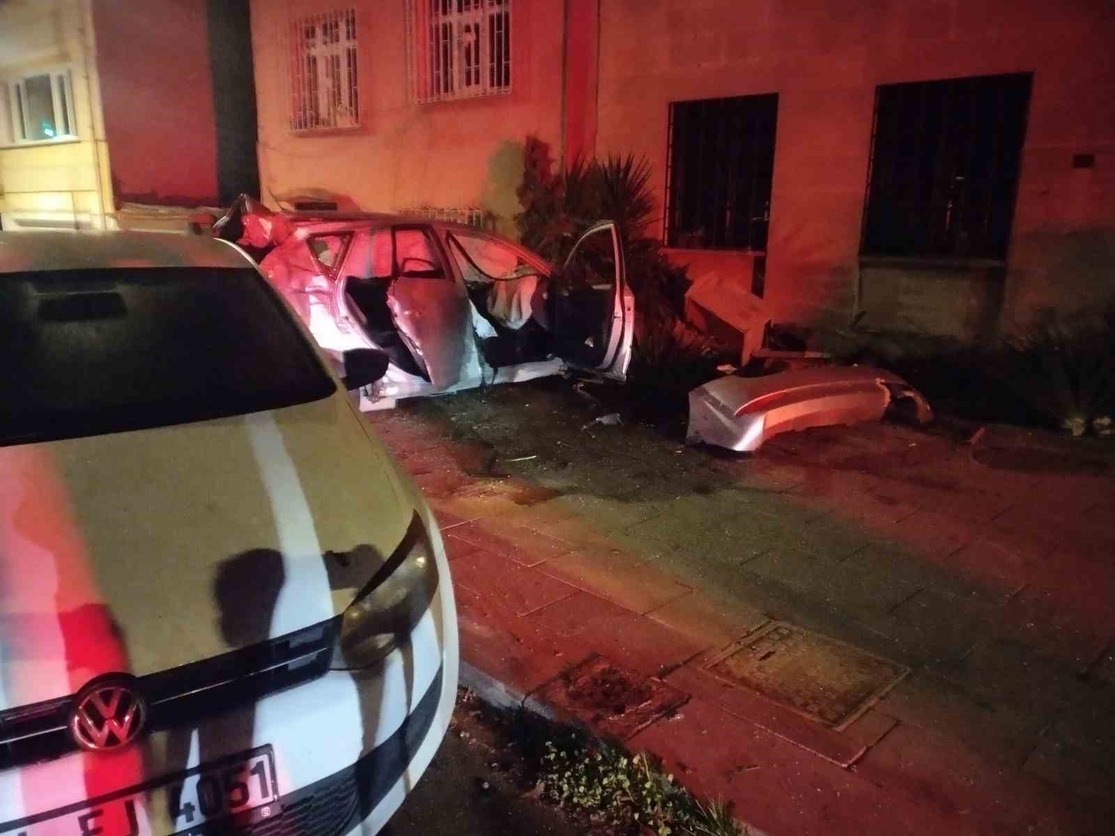 Üsküdar’da trafik kazası : 2 yaralı 4 uskudarda trafik kazasi 2 yarali 0 E7RunjPS