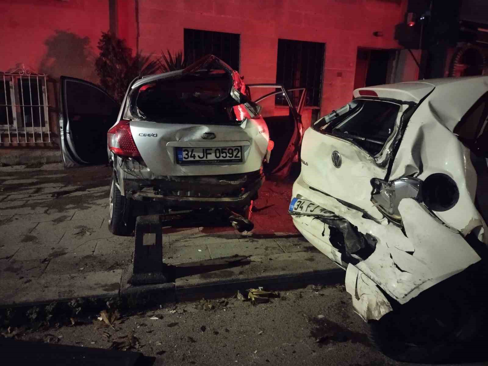 Üsküdar’da trafik kazası : 2 yaralı 5 uskudarda trafik kazasi 2 yarali 1