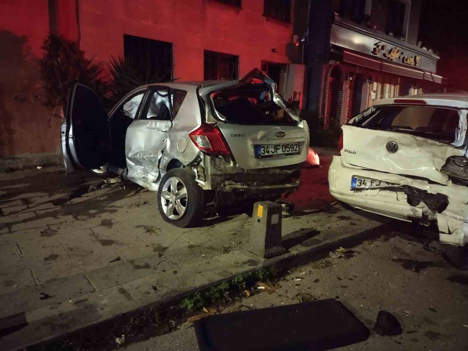 Üsküdar’da trafik kazası : 2 yaralı 6 uskudarda trafik kazasi 2 yarali 2 gQbFZAiR