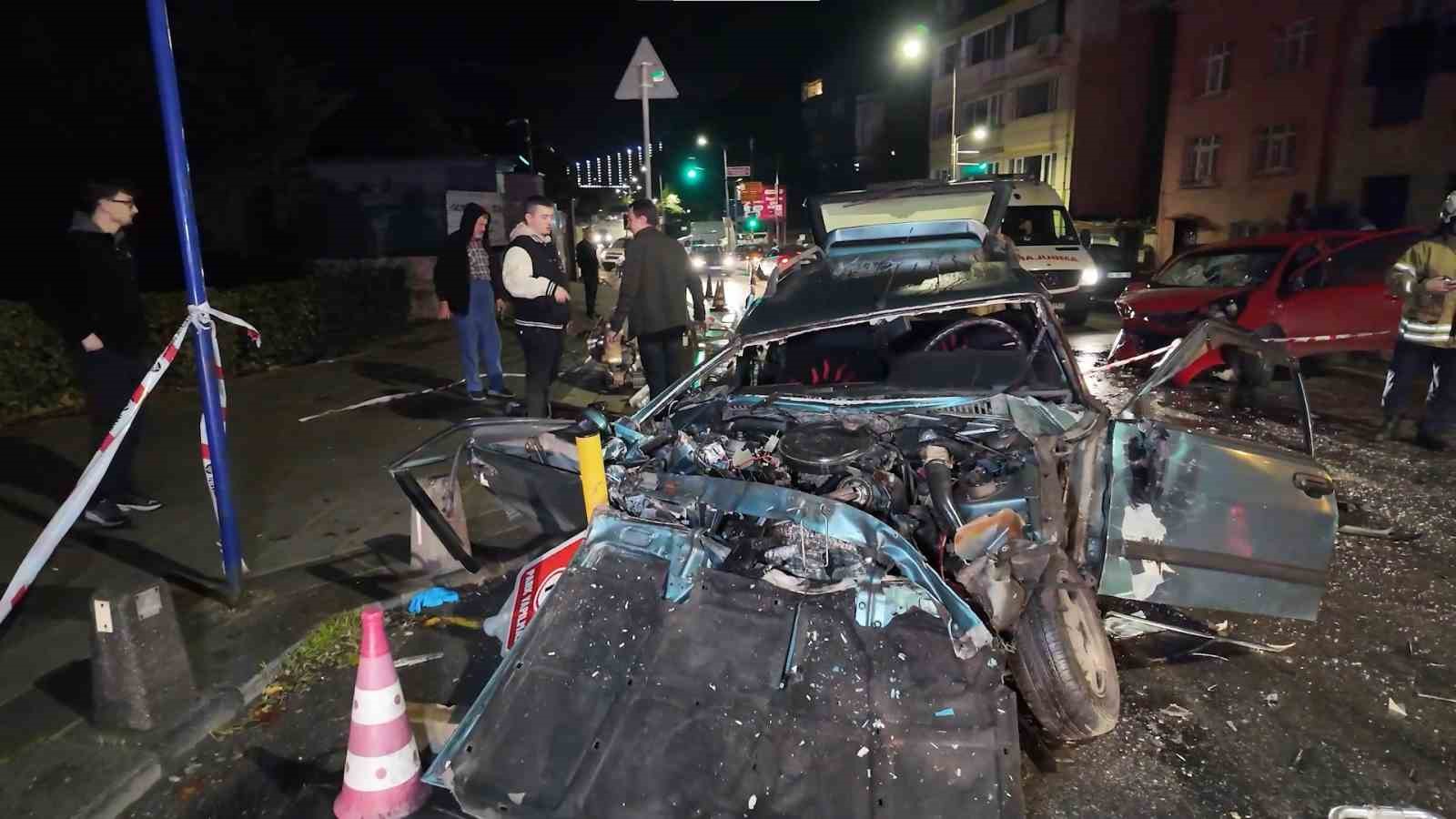 uskudarda zincirleme kaza tofas marka arac hurdaya dondu 3