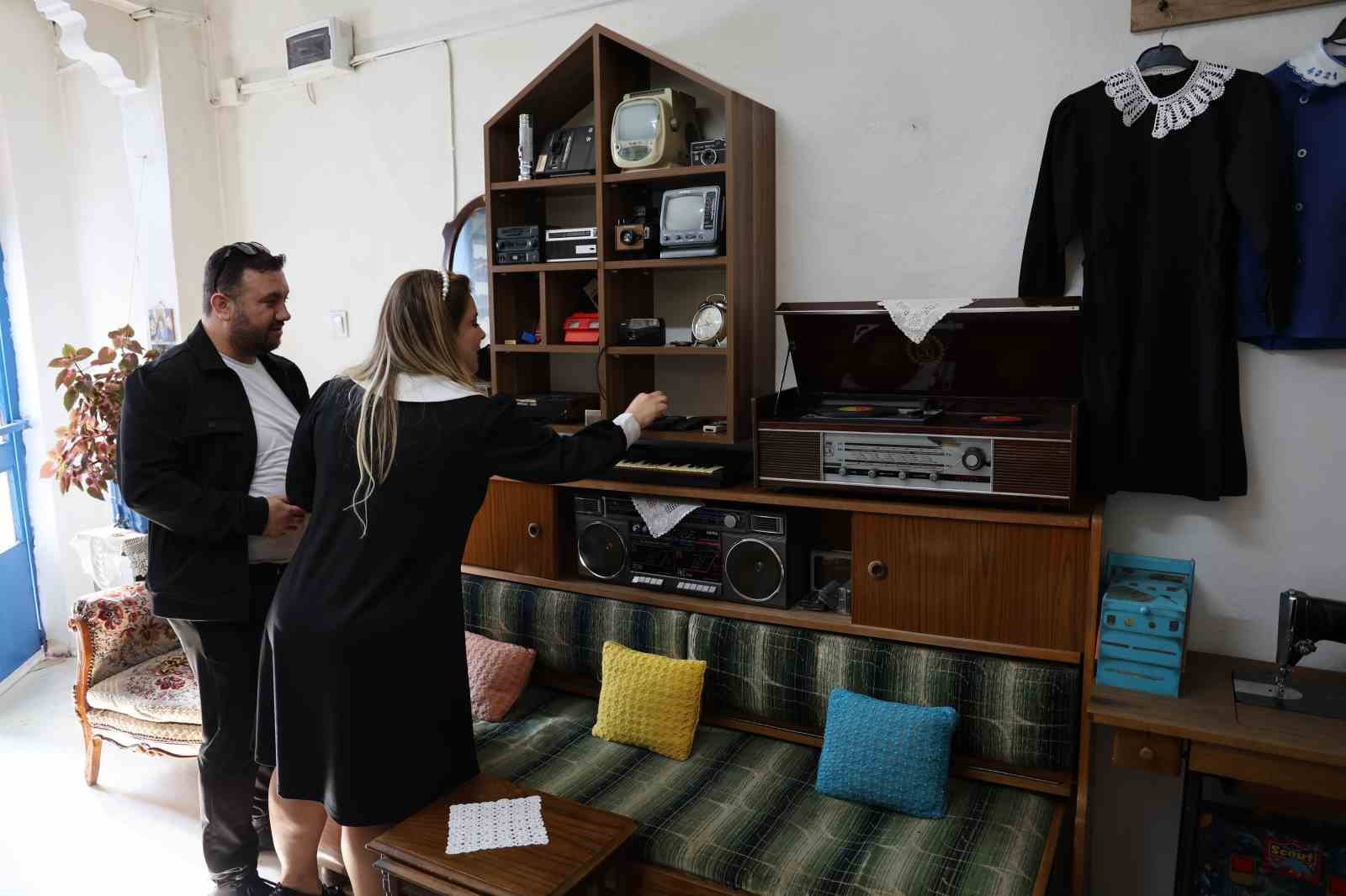 Üsküdar’daki "90’lar Evi’ ziyaretçilerini zamanda yolculuğa çıkarıyor 5 uskudardaki 90lar evi ziyaretcilerini zamanda yolculuga cikariyor 1 haYcdDP1