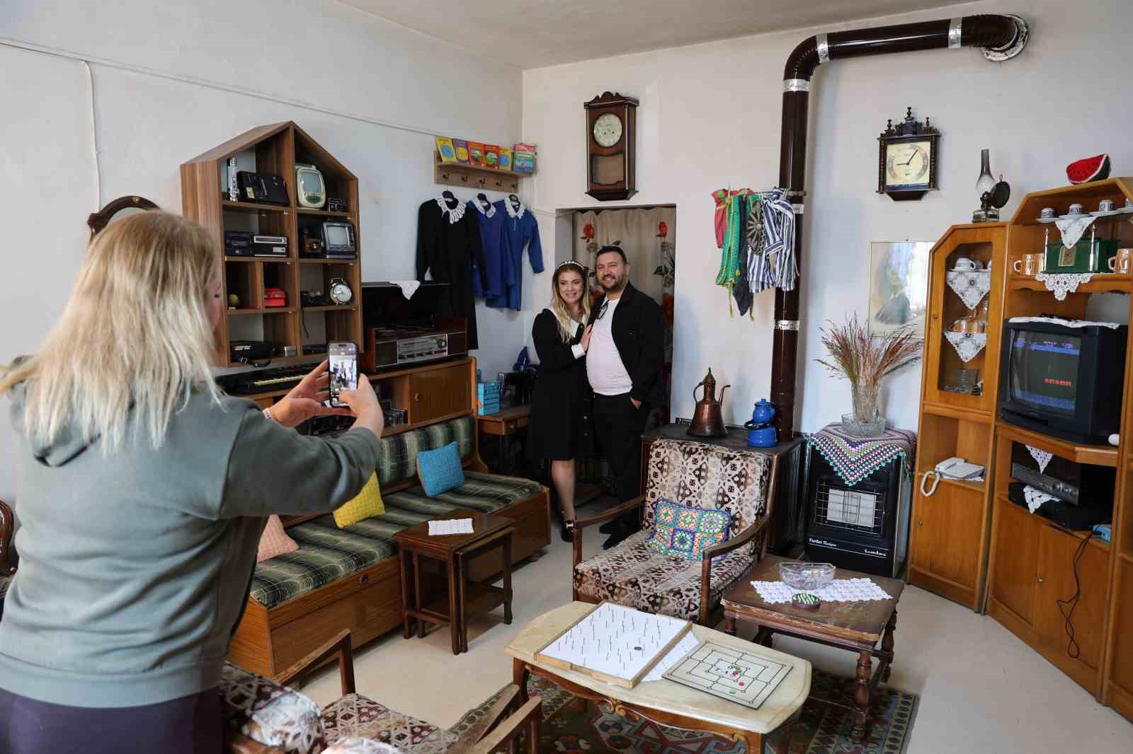 Üsküdar’daki "90’lar Evi’ ziyaretçilerini zamanda yolculuğa çıkarıyor 11 uskudardaki 90lar evi ziyaretcilerini zamanda yolculuga cikariyor 7 67pVuhzg