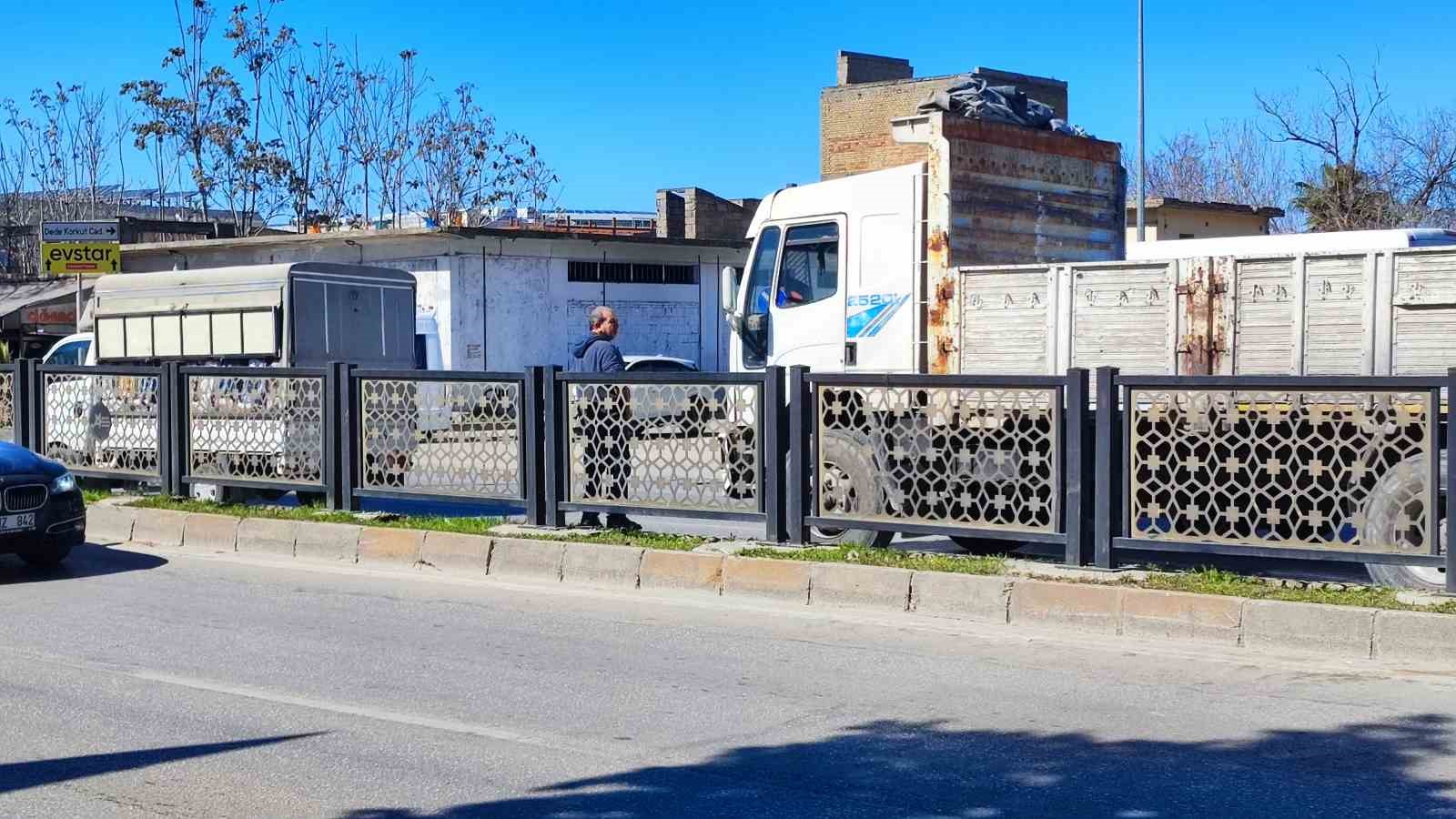 ust gecit isteyen mahalleli eylem yapip belediyeye tepki gosterdi 5 1C4QWQv9