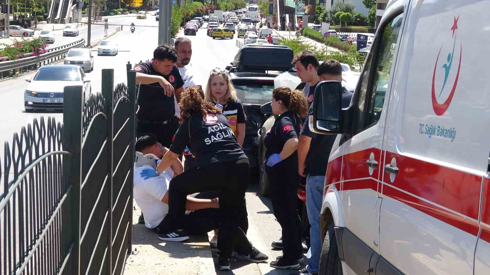 ust gecitte 4 arac birbirine girdi 1 yarali 7 sEOLNyXv