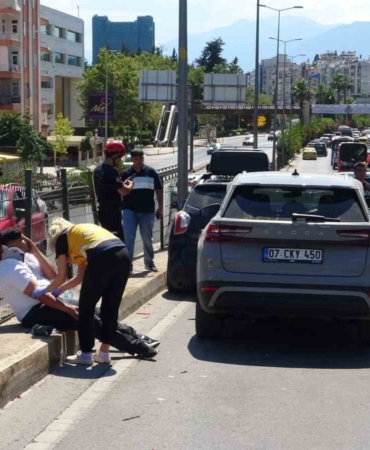 ust-gecitte-4-arac-birbirine-girdi-1-yarali-IHQPjTbB.jpg