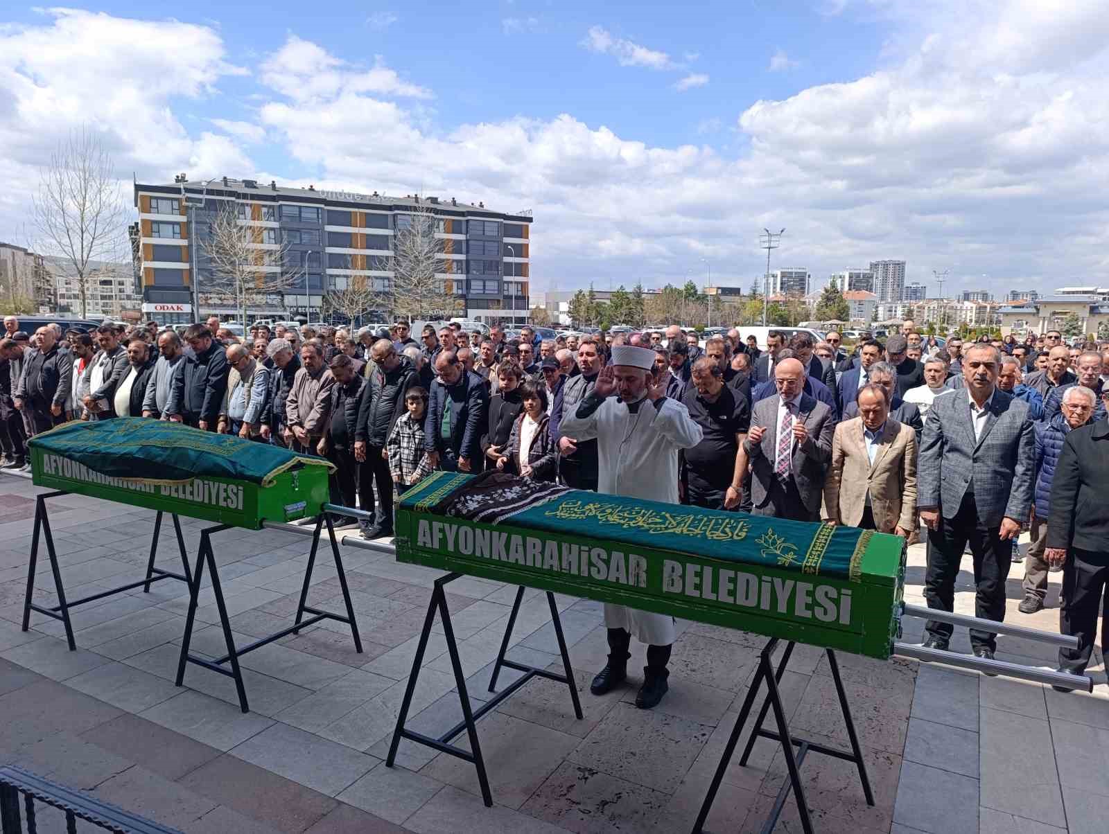 Üst kat komşularının katlettiği çift toprağa verildi 4 ust kat komsularinin katlettigi cift topraga verildi 0 e1N4e99j