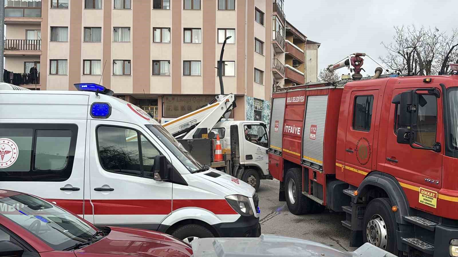 ust katlari otel olarak kullanilan is merkezinde cikan yangin ekipleri harekete gecirdi 2 Nwyccp65