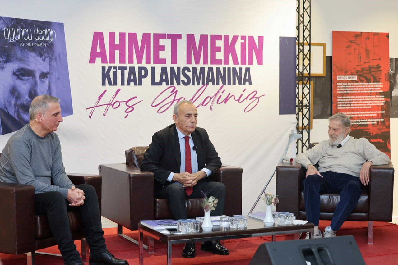 usta oyuncu ahmet mekin gencliginin gectigi kucukcekmecede komsulariyla bulustu 0 HlJr6ihy