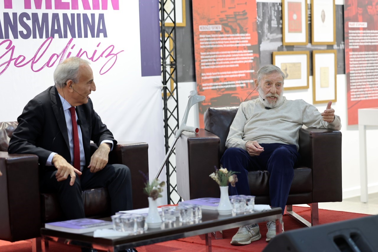 usta oyuncu ahmet mekin gencliginin gectigi kucukcekmecede komsulariyla bulustu 1 6yHF1jNr