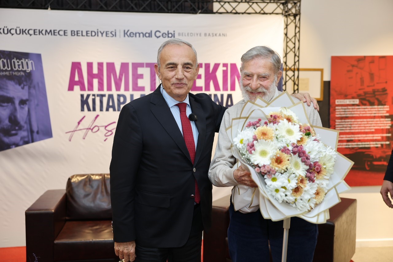 usta oyuncu ahmet mekin gencliginin gectigi kucukcekmecede komsulariyla bulustu 4 cIMEgFak