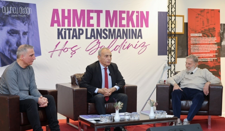 usta-oyuncu-ahmet-mekin-gencliginin-gectigi-kucukcekmecede-komsulariyla-bulustu-4ZjhYNqN.jpg