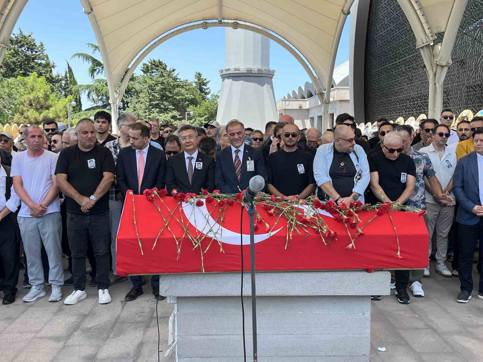 Usta oyuncu Zihni Göktay son yolculuğuna uğurlandı 6 usta oyuncu zihni goktay son yolculuguna ugurlandi 2 NTrhACAc
