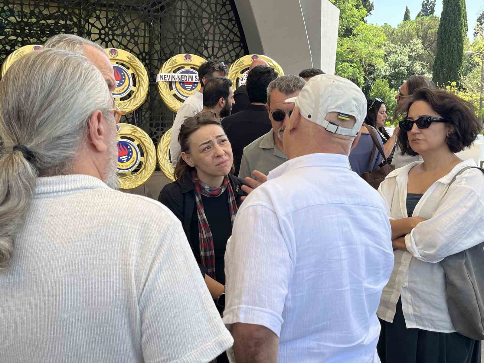 Usta oyuncu Zihni Göktay son yolculuğuna uğurlandı 7 usta oyuncu zihni goktay son yolculuguna ugurlandi 3 BNO67gDc
