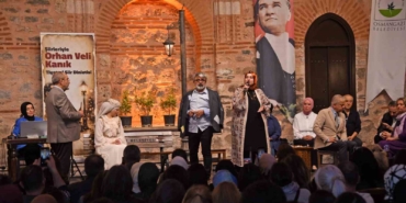 usta-sair-orhan-veli-kanik-osmangazide-anildi-37bATUWz.jpg