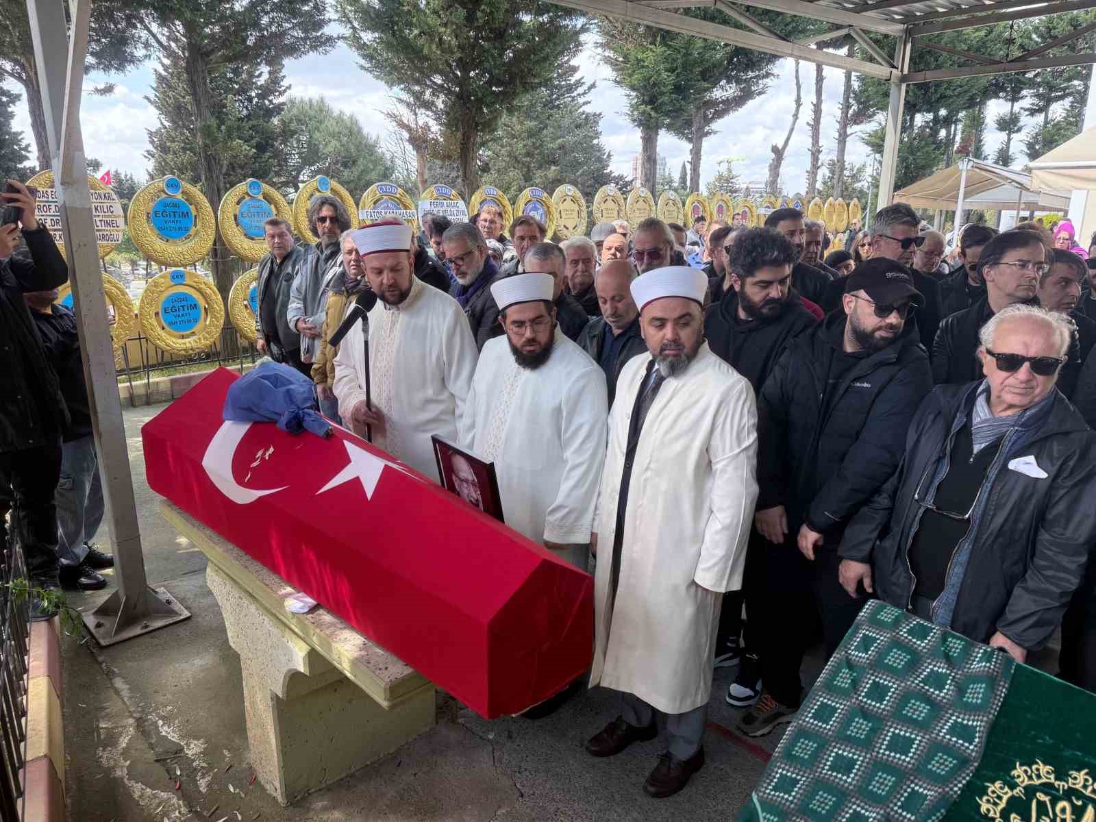 Usta sanatçı Ferdi Atuner son yolculuğuna uğurlandı 4 usta sanatci ferdi atuner son yolculuguna ugurlandi 0 IG8rY1LT