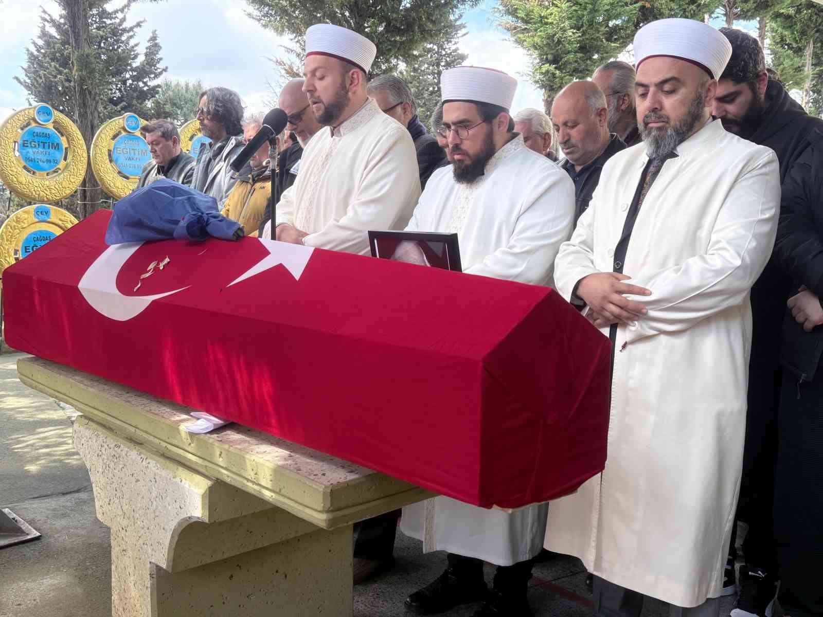Usta sanatçı Ferdi Atuner son yolculuğuna uğurlandı 5 usta sanatci ferdi atuner son yolculuguna ugurlandi 1 HaWabKsM