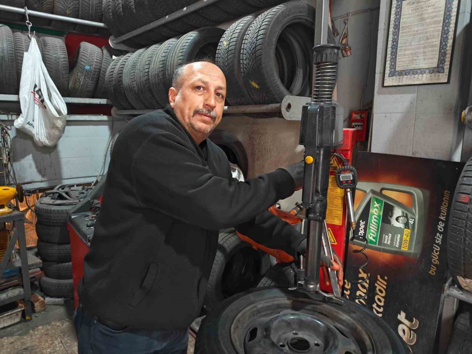 Ustasından kış lastiği uyarısı: "Can güvenliğimiz için lastiklerimizi taktıralım" 4 ustasindan kis lastigi uyarisi can guvenligimiz icin lastiklerimizi taktiralim 0