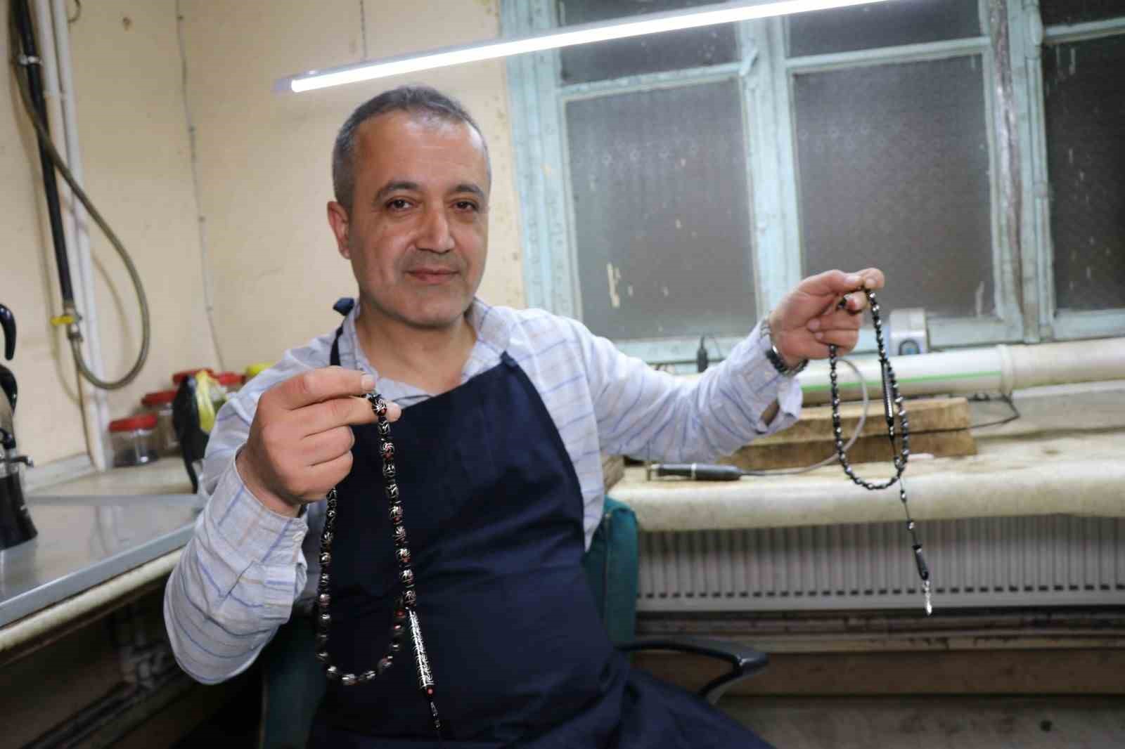 Ustasından Türkiye’de bir ilk: Balık taneli Oltu taşı tespihi yaptı 10 ustasindan turkiyede bir ilk balik taneli oltu tasi tespihi yapti 6 XT8TejvP