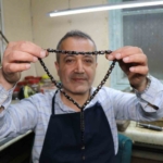 ustasindan-turkiyede-bir-ilk-balik-taneli-oltu-tasi-tespihi-yapti-rrAbNJ28.jpg