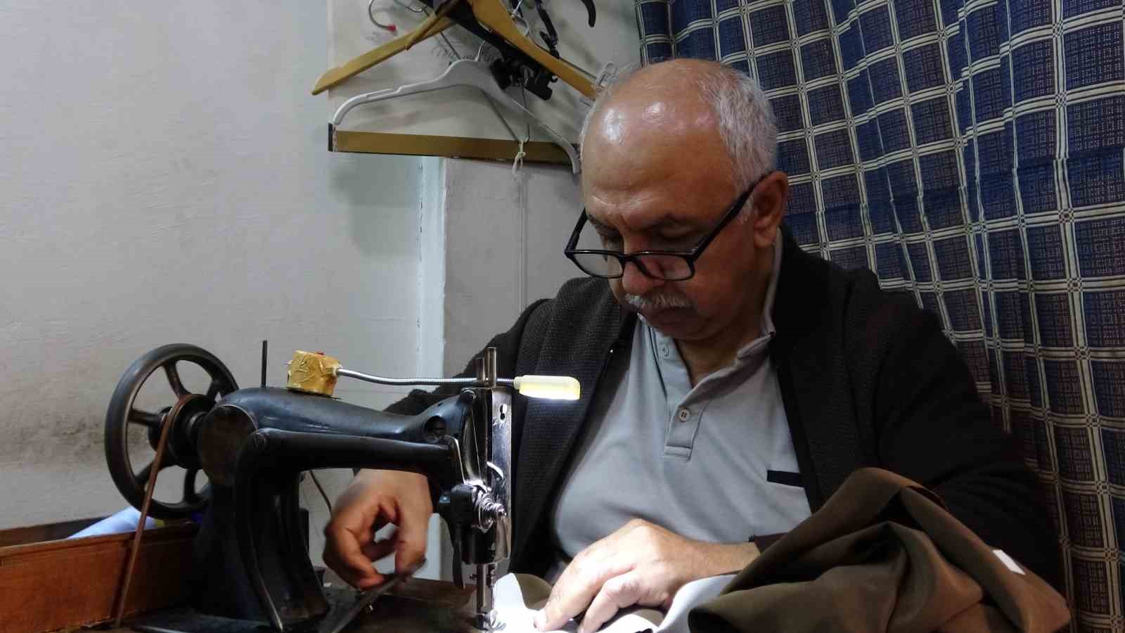 ustasinin emaneti 75 yillik makineyle 50 yildir terzilik yapiyor 1 GmMuAPHC