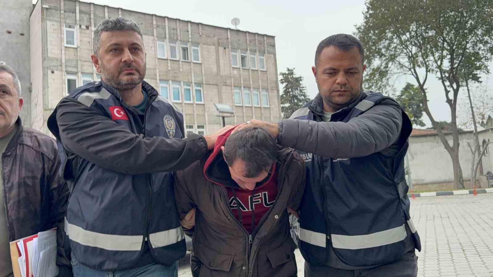 uvey oglunu bicaklayarak oldurdu 1 C1pj5S5U