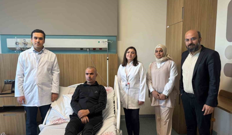 uyanik-beyin-ameliyatiyla-tumor-alindi-dlv8T6hH.jpg