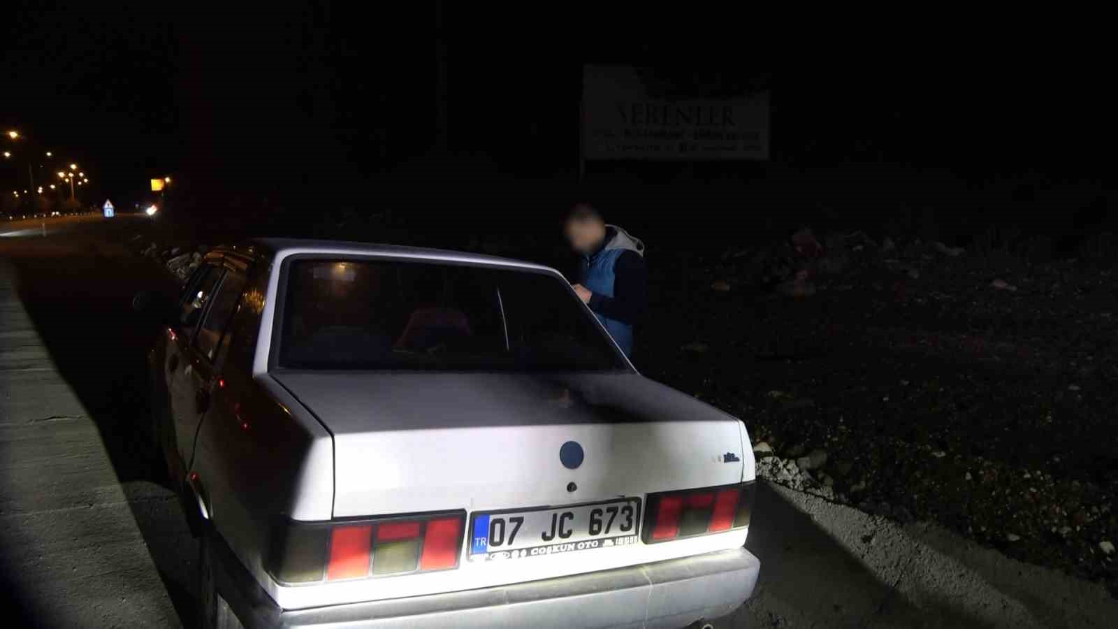 Uygulama noktasına gelmeden otomobilini park etti, sürücünün kendisi olmadığını iddia etti 5 uygulama noktasina gelmeden otomobilini park etti surucunun kendisi olmadigini iddia etti 1 m8tirrbO