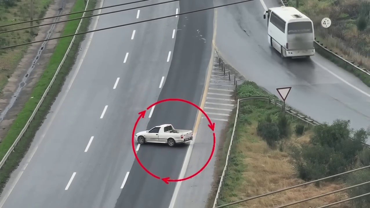 uygulama noktasina girmemek icin otoyolda geri geri giden surucu dron kamerasina yakalandi 0 QCQLjKka