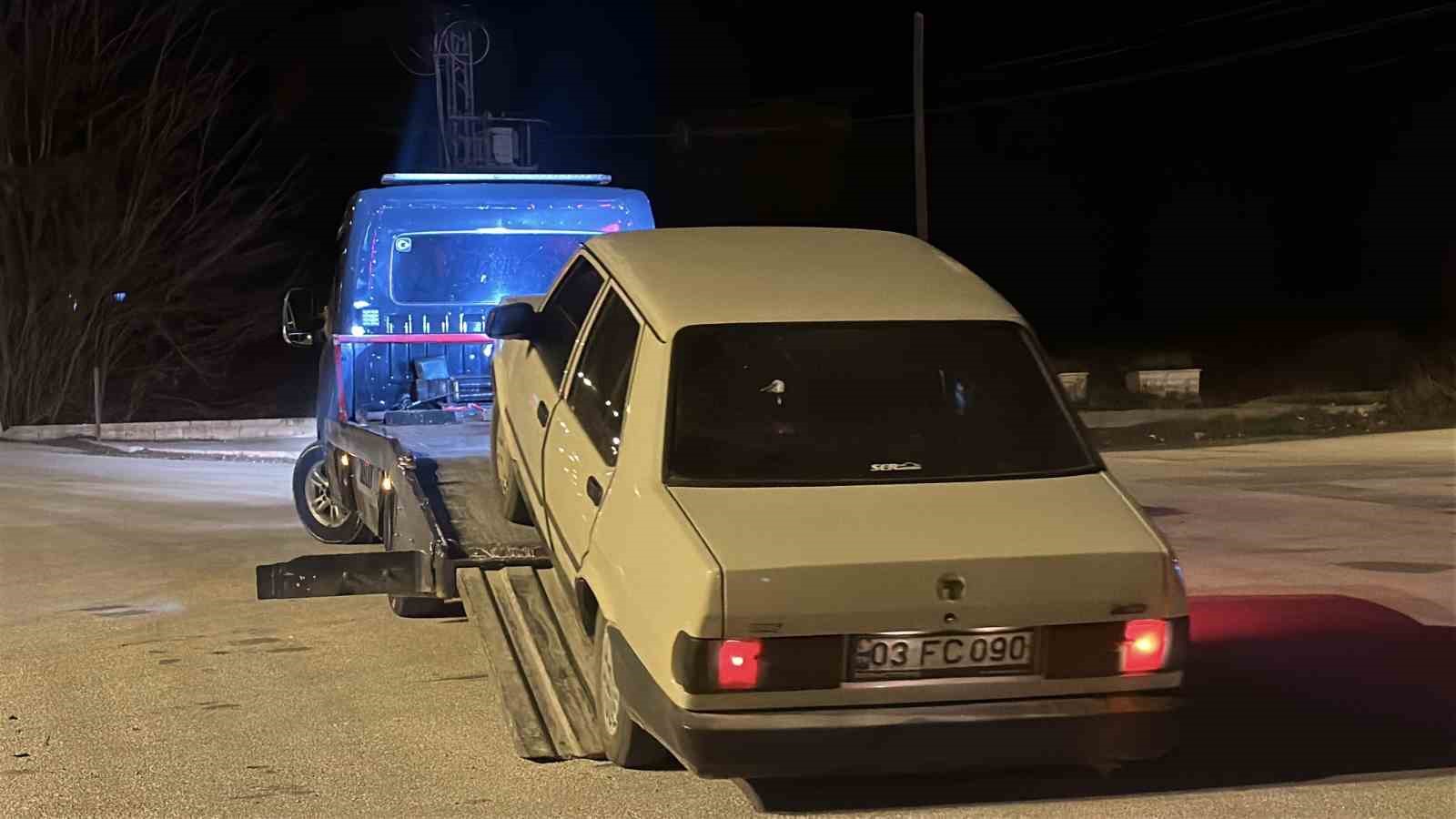 uygulama noktasinda dur ihtarina uymadi yakalaninca araclar vardi yanasamadim dedi 3 eYXFzdbw