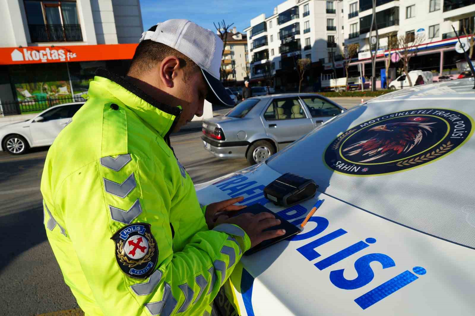uygulama noktasindan kacan motosikletli drondan kacamadi 19 bin 527 lira ceza yedi 6 iF6iWCls