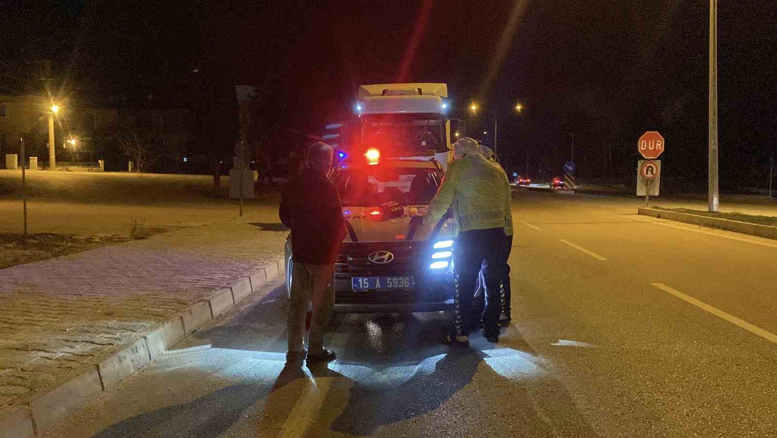 uygulama noktasindan kacan tir surucusunun ehliyetsiz oldugu ve arandigi ortaya cikti 1