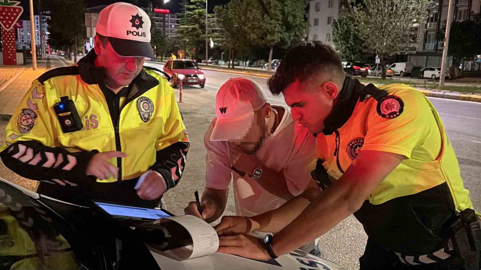 uygulamada alkollu yakalanan surucunun ehliyetine el konuldu 0 iBN6MMHD