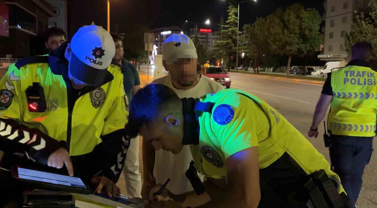 uygulamada alkollu yakalanan surucunun ehliyetine el konuldu 1 SCJwQu94