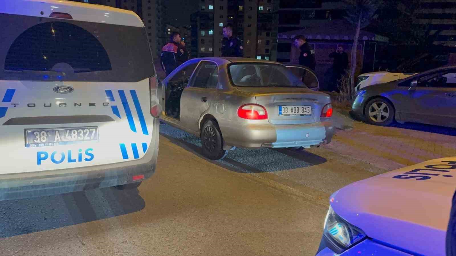Uygulamada görevli polise çarpıp kaçtılar: 4 gözaltı 6 uygulamada gorevli polise carpip kactilar 4 gozalti 2 GKdbuyVc