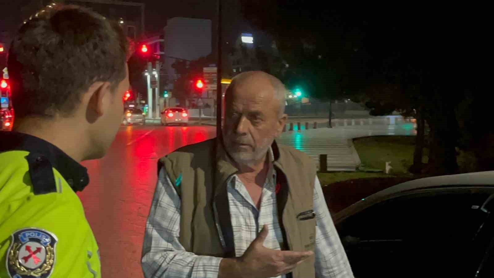 Uygulamadan kaçtı, polis yakaladı..Cezayı duydu, "Yandık yandık" dedi 6 uygulamadan kacti polis yakaladicezayi duydu yandik yandik dedi 2 YXUUnqCW