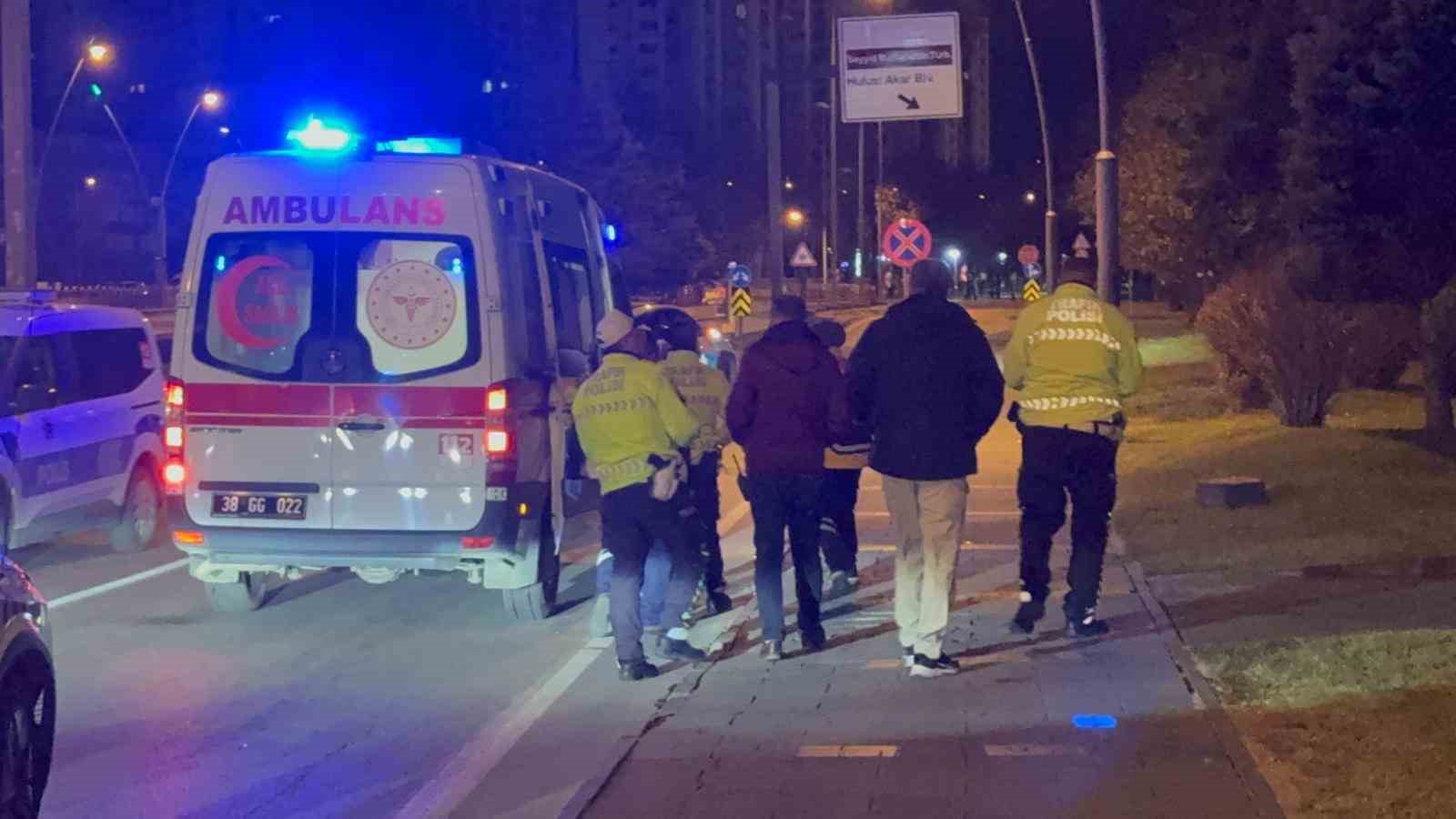 Uygulamadan polise çarpıp kaçtı, şüphelinin aracı 1 kilometre uzaklıkta park halinde bulundu 4 uygulamadan polise carpip kacti suphelinin araci 1 kilometre uzaklikta park halinde bulundu 0 6XI2aLKO