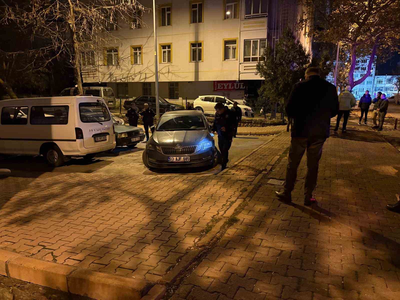 Uygulamadan polise çarpıp kaçtı, şüphelinin aracı 1 kilometre uzaklıkta park halinde bulundu 10 uygulamadan polise carpip kacti suphelinin araci 1 kilometre uzaklikta park halinde bulundu 6 Q5X47XQa