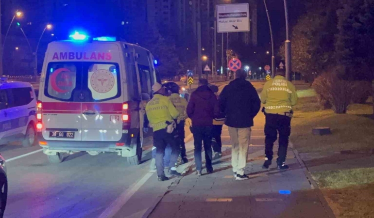 uygulamadan-polise-carpip-kacti-suphelinin-araci-1-kilometre-uzaklikta-park-halinde-bulundu-ArQzpBzh.jpg