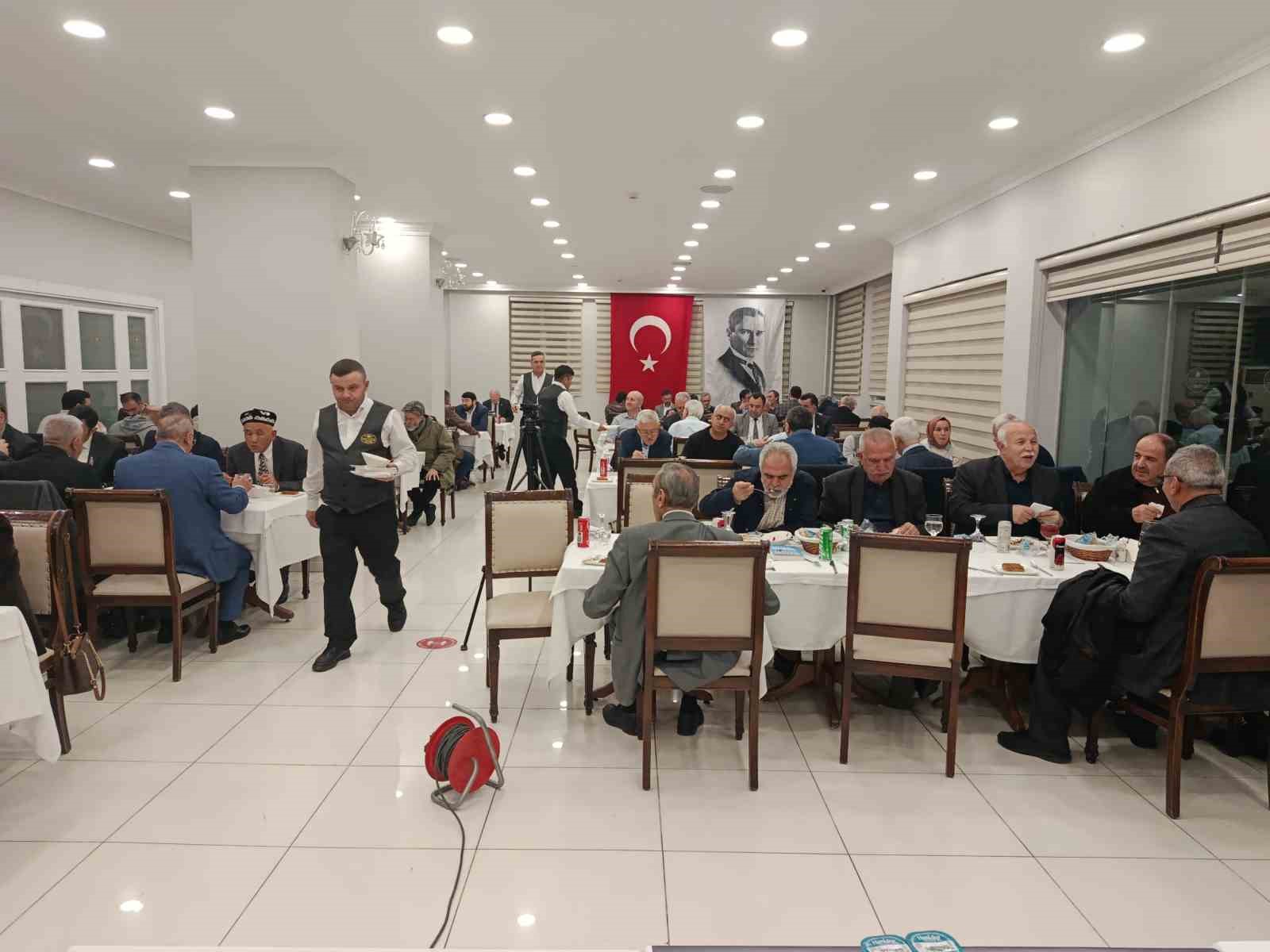 Uygur Türkü Akademisyen İlham Tohti için "özgürlük" ve "Nobel Barış Ödülüne adaylık" çağrısı 5 uygur turku akademisyen ilham tohti icin ozgurluk ve nobel baris odulune adaylik cagrisi 1 C3UwglTn