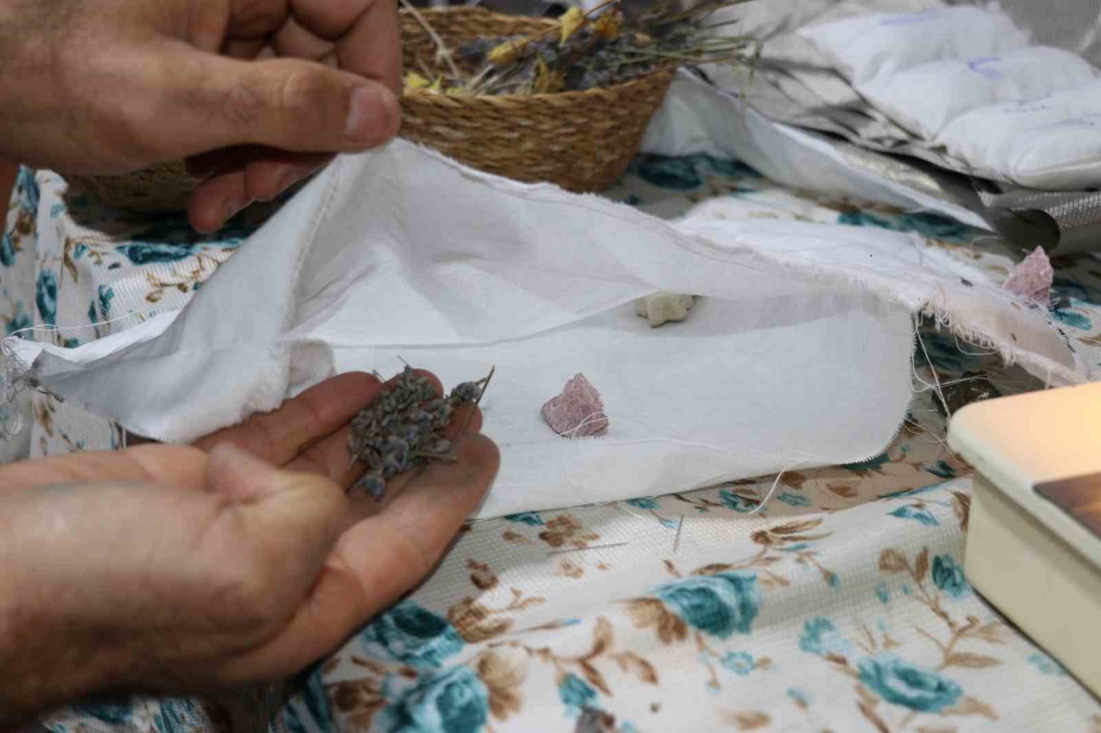uyku problemine karsi duyarsiz kalamadi sivasin dogal taslari ile radyasyon savar yastik bzF8qAtF
