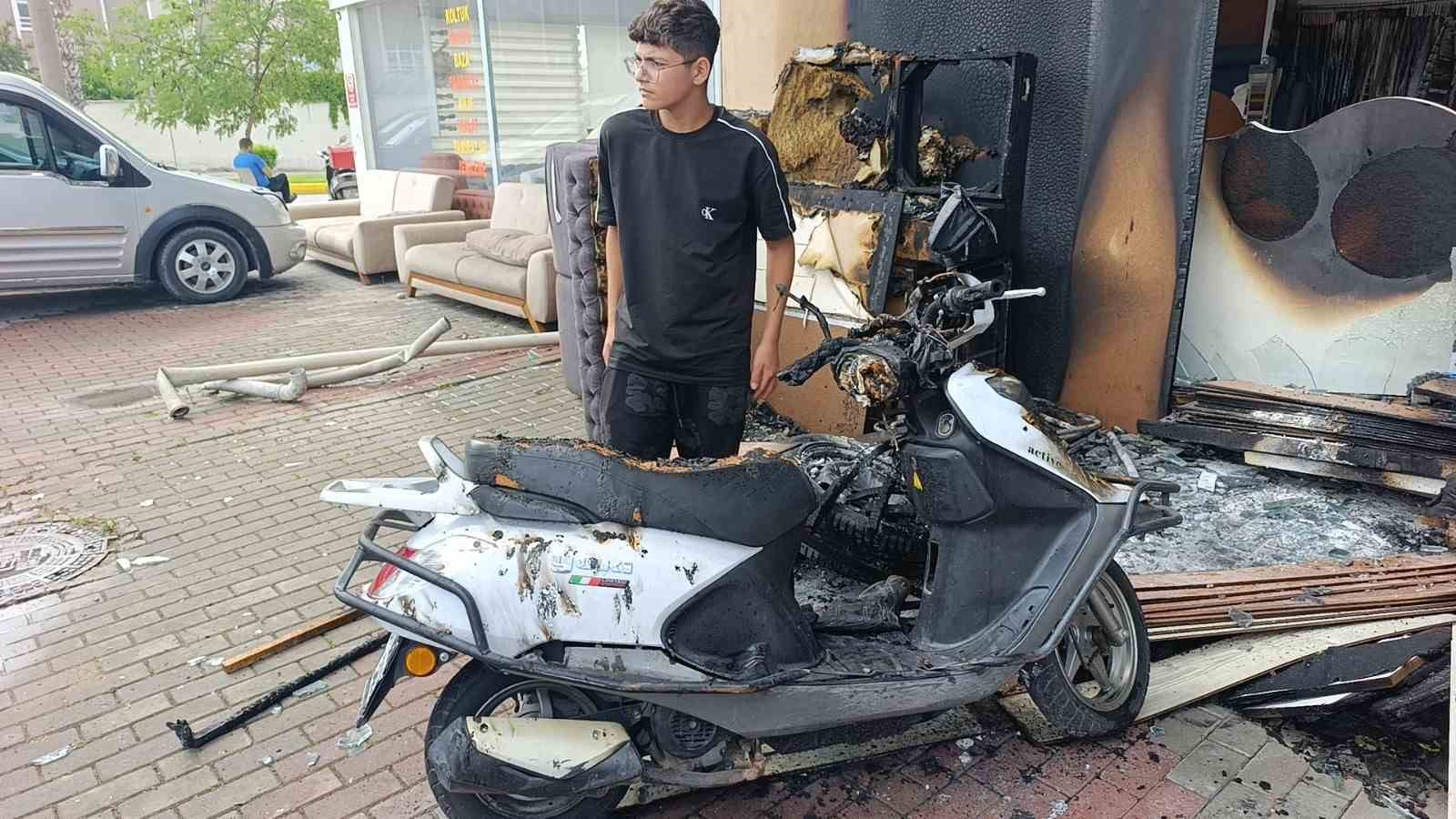 Uyurken camın patlama sesine uyandı, ihbarla iş yerini küle dönmekten kurtardı 5 uyurken camin patlama sesine uyandi ihbarla is yerini kule donmekten kurtardi 1 Yw8FjJBB