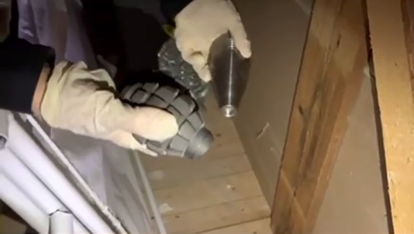 uyusturucu baskininda evden el bombasi ve havan topu govdesi cikti 2 2unzq5f9