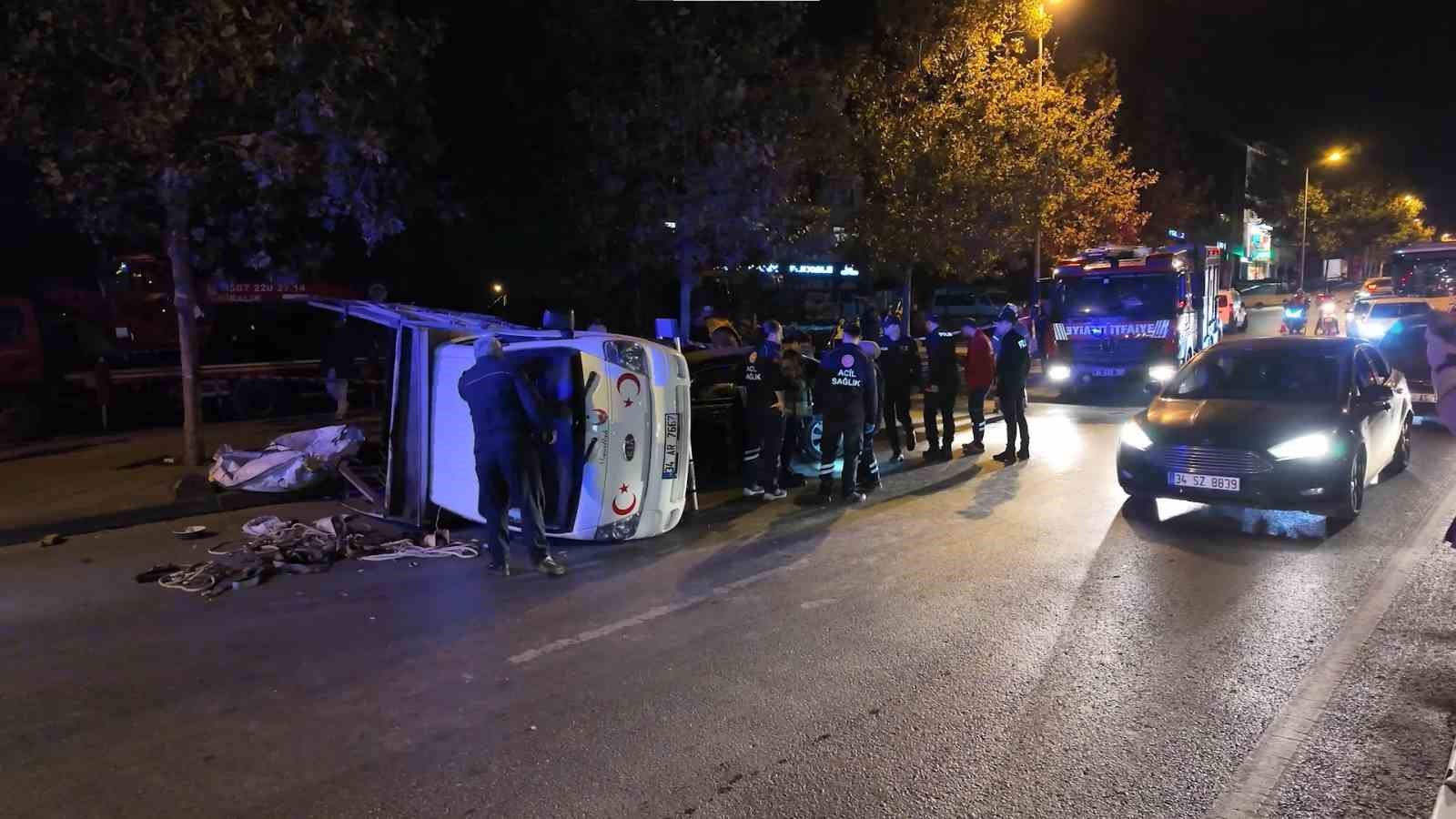 Uyuşturucu etkisindeki sürücü kaza yaptı: Araçtan yüklü miktarda uyuşturucu çıktı 4 uyusturucu etkisindeki surucu kaza yapti aractan yuklu miktarda uyusturucu cikti 0